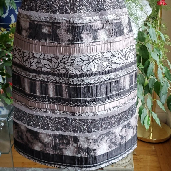 Kay Unger Mettalic Silver Grey Collage Fit and Flare Dress Size 6 Kay Unger Mettalic Silver Grey Collage Fit and Flare Dress Size 6
